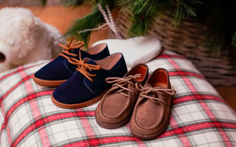 ¿Por qué dejamos los zapatos debajo del árbol de Navidad?