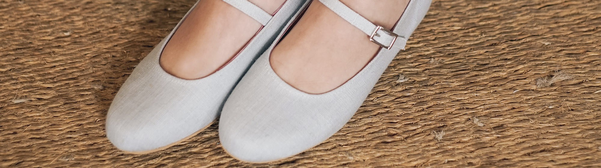 Manoletinas Mujer Con Cuña Beige — Zapatos Calzados Germans