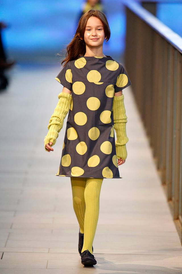 Pisamonas en Barcelona Fashion 2014 blucher de niñas grises Pisamonas en Barcelona Fashion 2014 blucher de niñas grises
