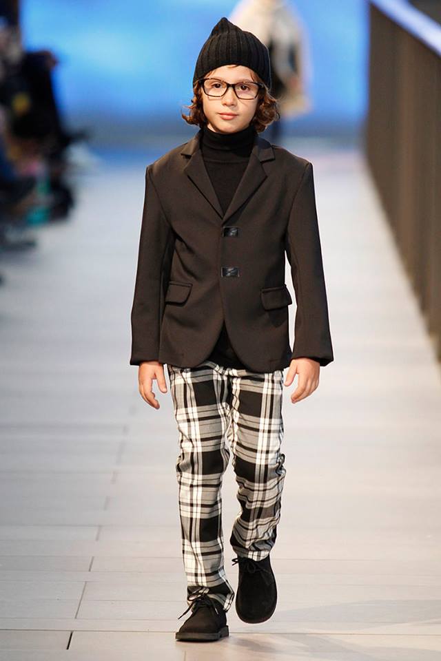 Pisamonas en Barcelona Fashion 2014 botas safari pisacacas para niños marrones Pisamonas en Barcelona Fashion 2014 botas safari pisacacas para niños marrones