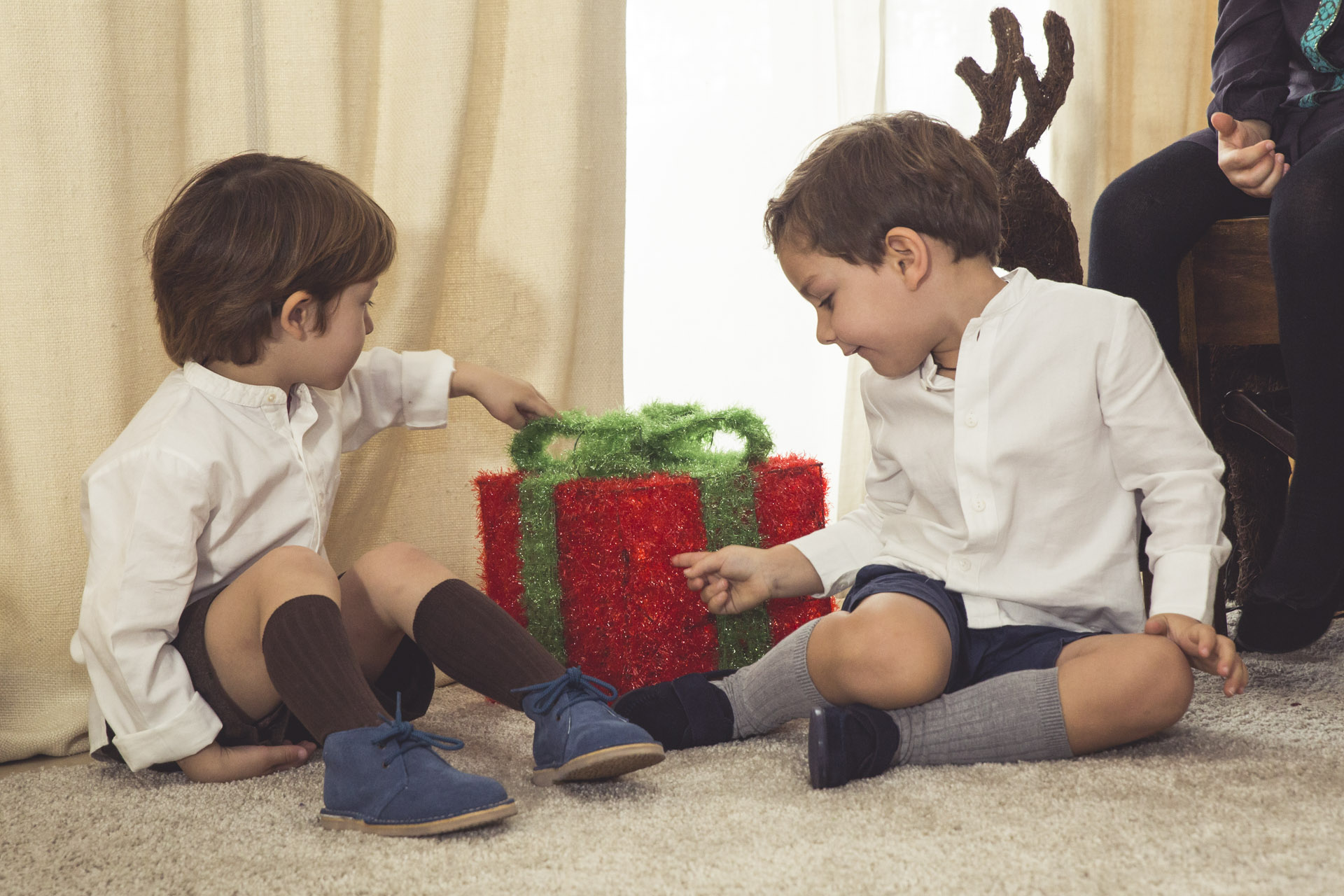 Niños guapos en Navidad con Pisamonas Niños guapos en Navidad con Pisamonas