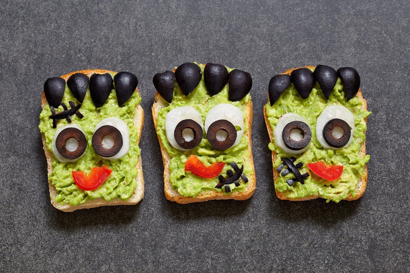 Tostas con aguacate y aceitunas negras Tostas aguacate Recetas Pisamonas